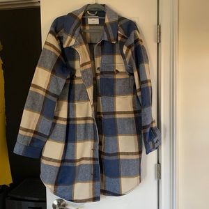 Old navy women’s blue white and brown shacket shirt jacket